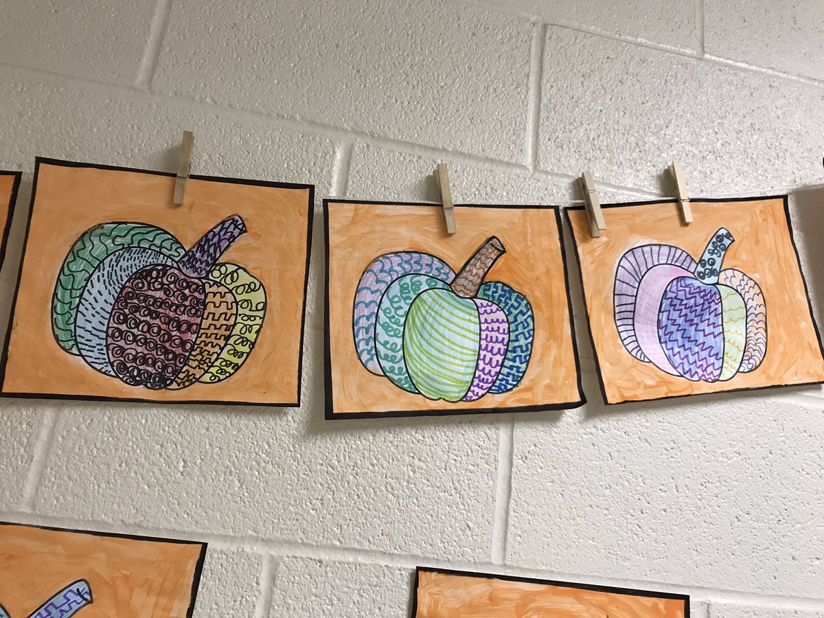 FDK101Valentine's tweet image. Which kinds of lines do you see in these fall pumpkins?? 〰️➰➿♾➖#ElementsOfDesign @ValentineDPCDSB
