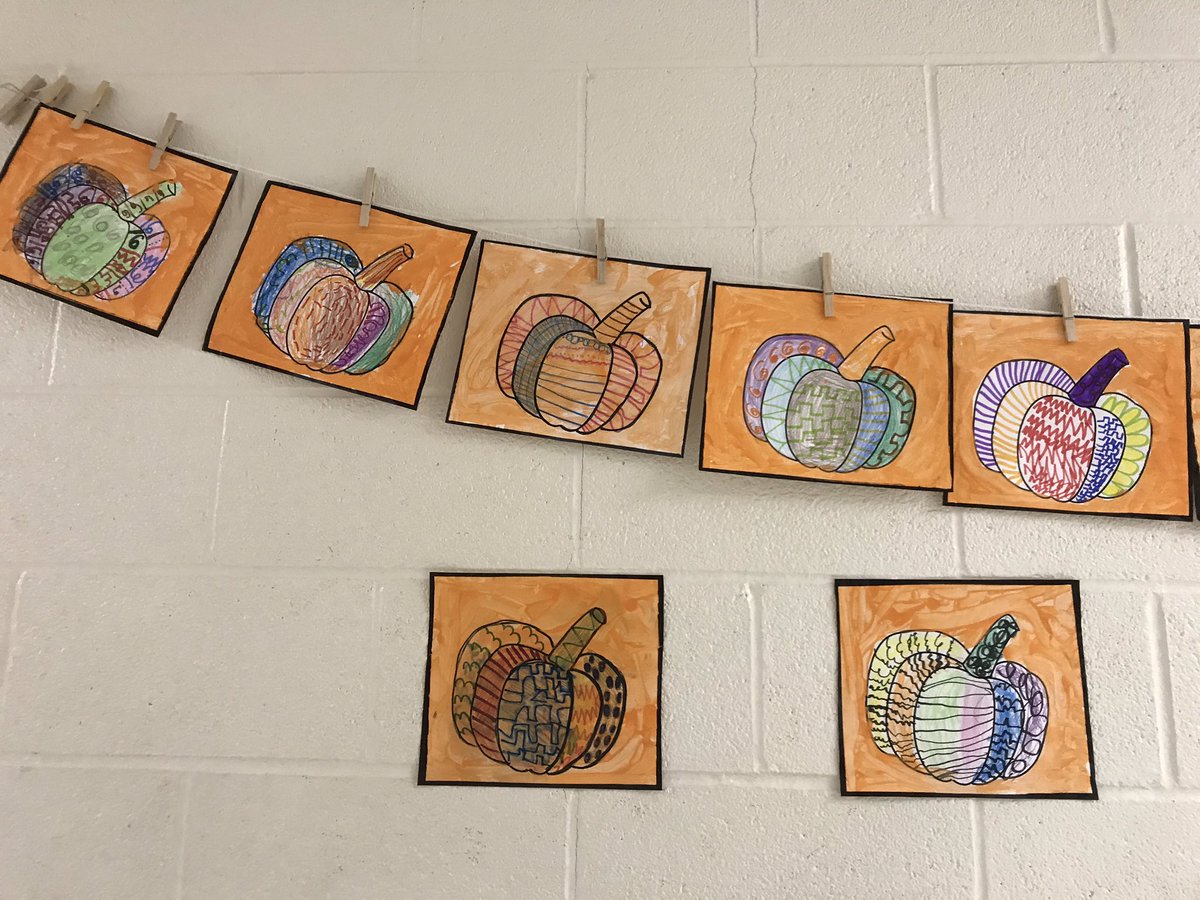 FDK101Valentine's tweet image. Which kinds of lines do you see in these fall pumpkins?? 〰️➰➿♾➖#ElementsOfDesign @ValentineDPCDSB