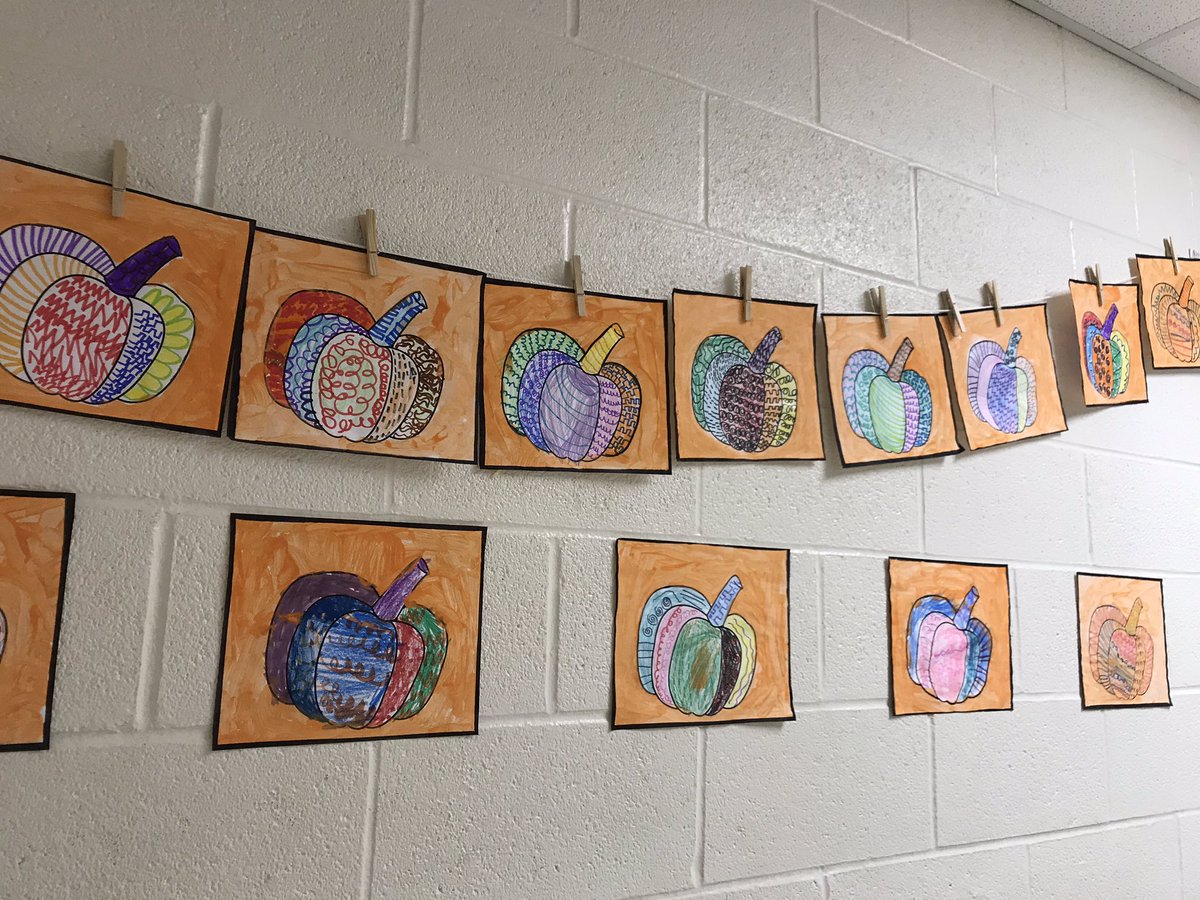 FDK101Valentine's tweet image. Which kinds of lines do you see in these fall pumpkins?? 〰️➰➿♾➖#ElementsOfDesign @ValentineDPCDSB