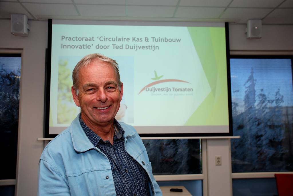 CeesdeJong1's tweet photo. Ted Duijvestijn geïnstalleerd als eerste groene #practor in Nederland #Lentiz mbo #Oostland in #Bleiswijk heeft de #primeur. Kom mee op ontdekkingstocht, wordt #toekomstmaker en ervaar de #innovatieve #glastuinbouw: mooie mbo toekomst ! https://t.co/ELdI3vfa2Q
