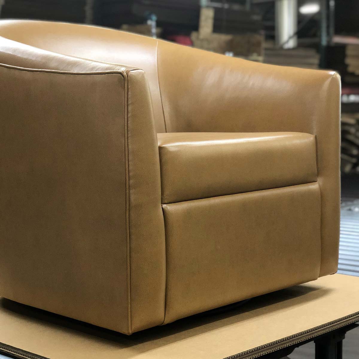 CumberlandFurni's tweet image. Leather upholstery can be both classic and contemporary, as shown here on our Tulip Lounge.