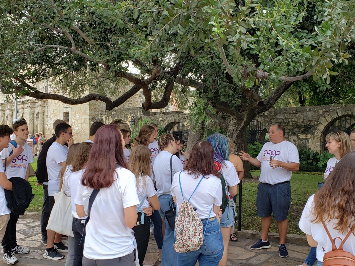 TMIEpiscopal's tweet photo. Our German American Partnership Program (GAPP) students from the KΓ€the-Kollwitz-Gymnasium Zwickau and their partners spent Columbus Day on Monday exploring downtown San Antonio. #GAPP #TMILearns https://t.co/QGNXNYHiOq