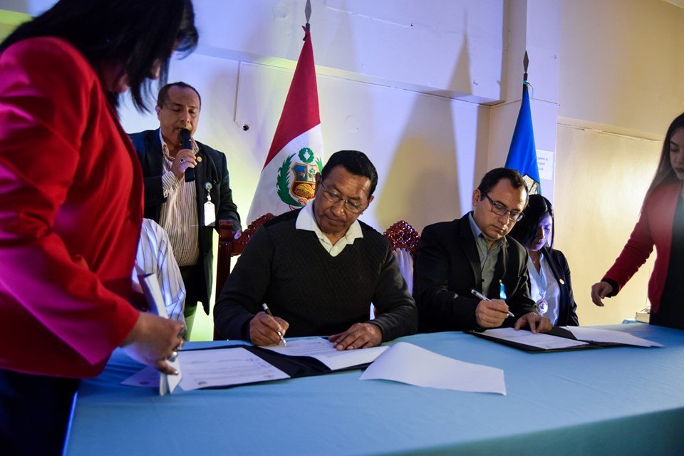 MuniCarmelina's tweet photo. Revisa las mejores postales del convenio firmado por el alcalde Carlos Cox junto con el alcalde del Callao Pedro López, para fiscalizar el servicio público de transporte de personas, carga y erradicación de vehículos de zonas rígidas.
#SoyOrden #SoyProgreso #SoyCarmelino https://t.co/Tl17pmjmaS