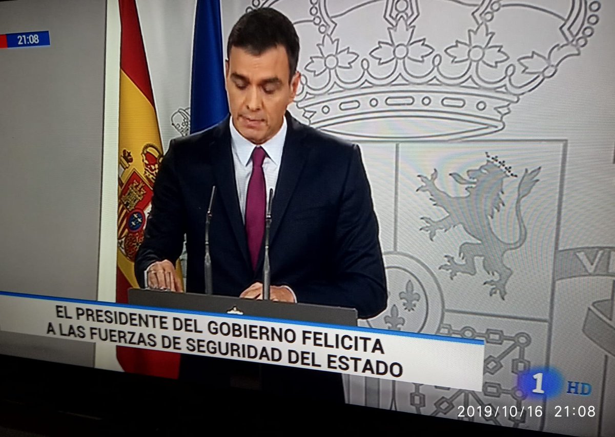 ConvergenciaCv1's tweet photo. Comparecía del Presidente del Gobierno sin tener preparado el texto...penoso.
#CE155 https://t.co/gAU9bakvct