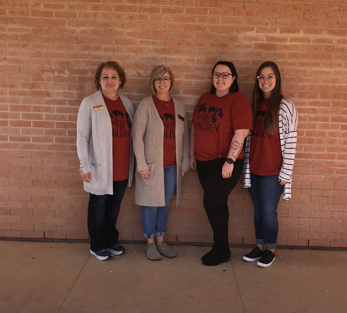 wes56counselor's tweet photo. #wes56 teachers #LovingFall https://t.co/raUKB91kaK