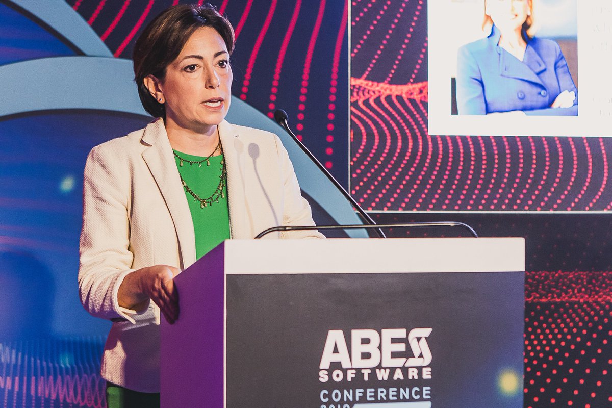 BRpaisdigital's tweet photo. Christina Montgomery, da @ibm, avalia q o mercado exige boas práticas regulatórias das empresas frente às demandas da #cibersecurity. Para ela, a expansão da inteligência artificial vai exigir mais atenção para os aspectos éticos, de #protecaodedados e #privacidade
#abes2019 https://t.co/HWGwMQWA1X