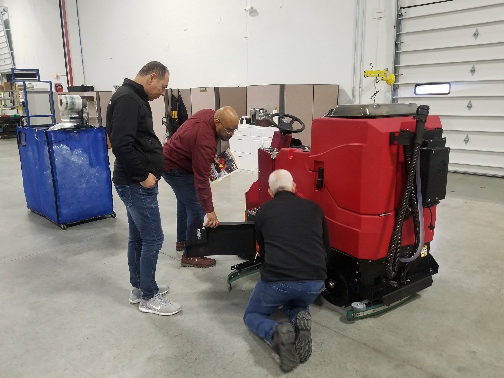 ContractSweeper's tweet image. Our very own Mark Dusseau demonstrating the benefits of a Factory Cat Floor Scrubber.

#Contract #ContractSweepers #FactoryCat #FloorScrubbing
