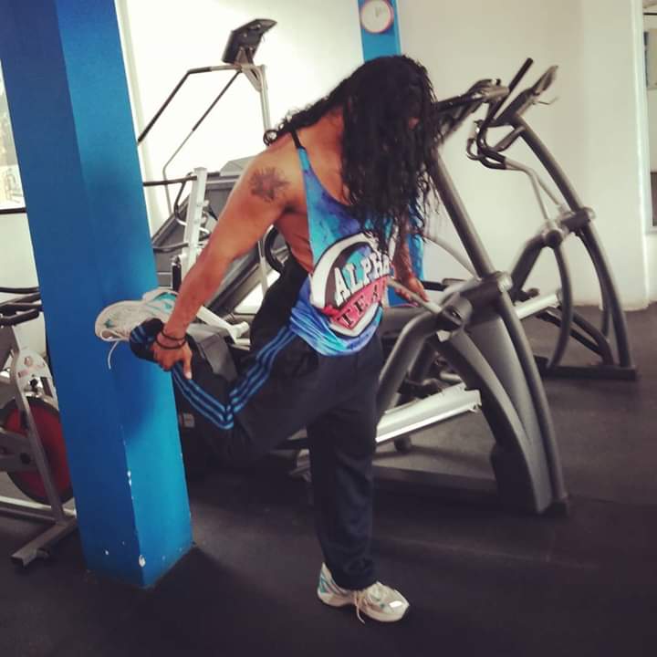 YoSoyDragon's tweet photo. No se imaginan cuanto le he sufrido para poder realizar esta flexión tomándome yo mi propia pierna // YA ESTOY VIENDO LA ORILLA SEÑORES 👊💪

#DragonRojoJr #TheGeneral 
#FelizMiercoles https://t.co/MgzFotDvyQ