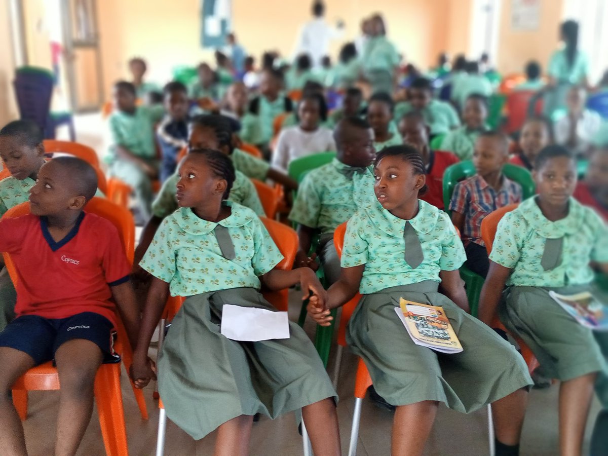 GoodnessOdey's tweet photo. Yesterday was an amazing time with these young mind learning #WorldLargestlessons. Through the #SDGs #Activation exercise, the kids were glad to learn about the global goals and identified their role in achieving the goals. A pupil said he'd achieve #SDG2 by not wasting food. https://t.co/RUi7bIgpO4