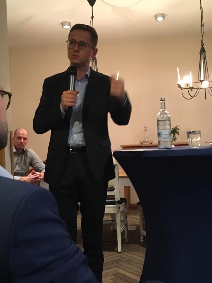 CDU Pankow (@cdupankow) on Twitter photo Quo vadis CDU? Die Antwort von Carsten #Linnemann : Es braucht eine klare Sprache, Überzeugung und eindeutige Positionen, um erfolgreiche Volkspartei zu sein! #cdu #pankow <a href="/_GLudewig/">Gottfried Ludewig</a> <a href="/MIT_bund/">Mittelstands- und Wirtschaftsunion (MIT)</a> Quo vadis CDU? Die Antwort von Carsten #Linnemann : Es braucht eine klare Sprache, Überzeugung und eindeutige Positionen, um erfolgreiche Volkspartei zu sein! #cdu #pankow <a href="/_GLudewig/">Gottfried Ludewig</a> <a href="/MIT_bund/">Mittelstands- und Wirtschaftsunion (MIT)</a>