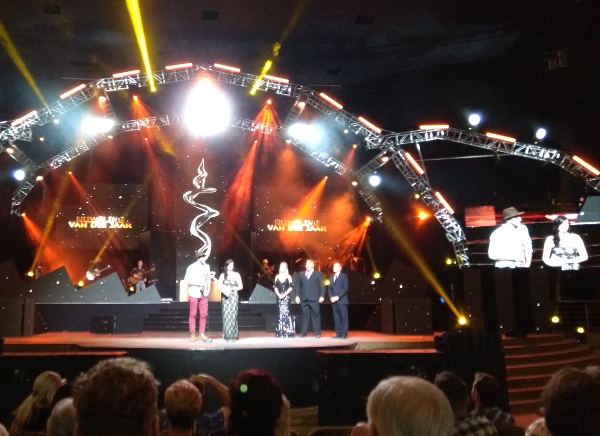 Baie geluk <a href="/DouvoordagBand/">Douvoordag</a> met jul #Aitsa toekenning!! 
#NuwelingVanDieJaar