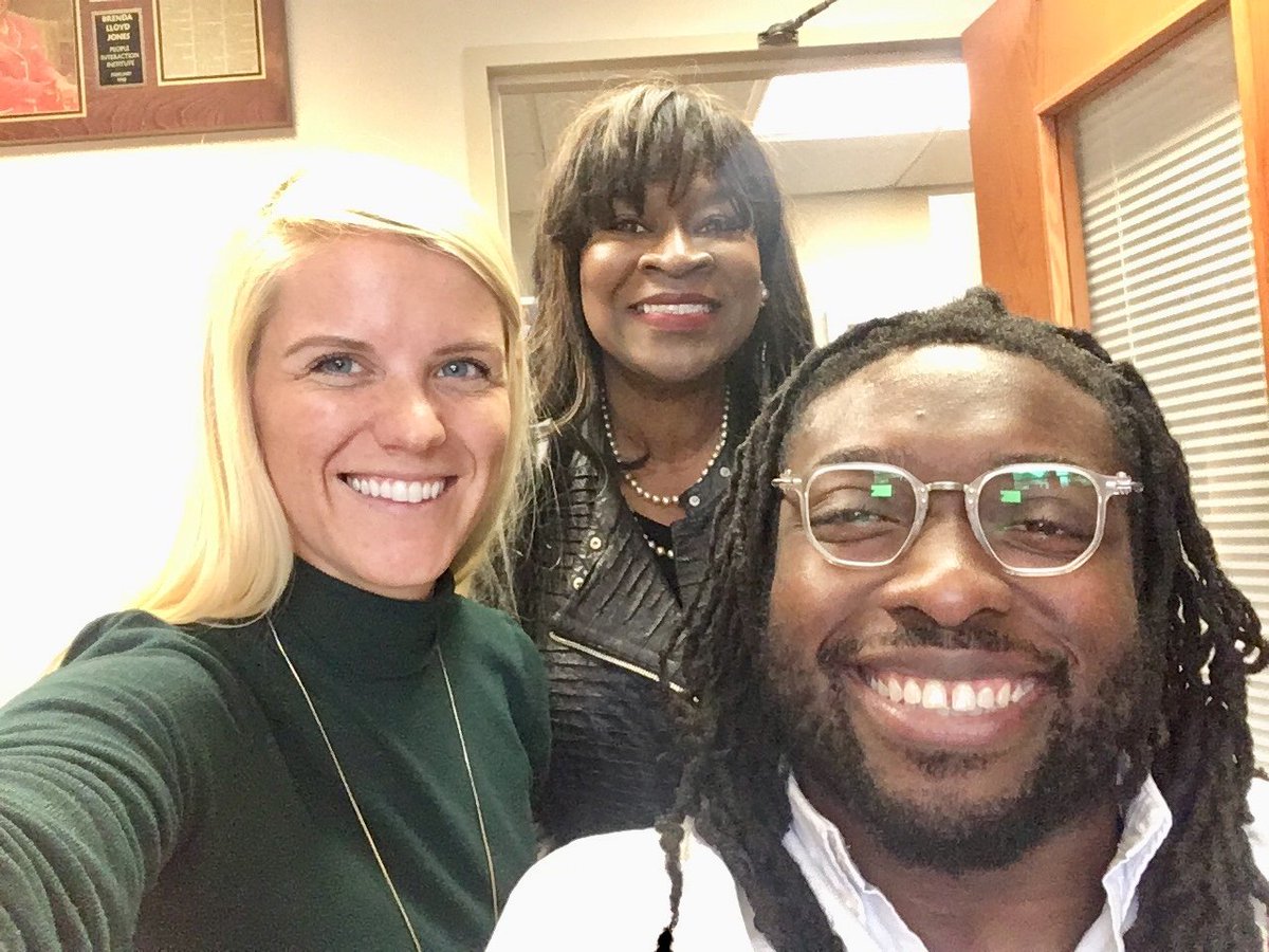 DrBrendaJoy1's tweet photo. HAPPINESS IS. ..when your former STUDENTS stop by your office unannounced, update you on the REMARKABLE happenings in their lives and KINDLY mention that your class CONTRIBUTED to the SUCCESS they're currently enjoying!
#JOY #HumanRelations #OUTulsa #DrbJoy #Proud https://t.co/dBX1EOk2tU