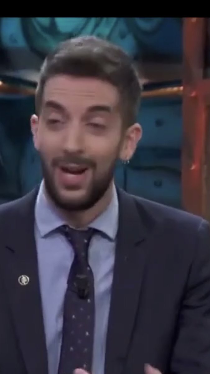 Delalman's tweet photo. @LaResistencia  @davidbroncano #estehombresehaequivocadodetren 😂😂 https://t.co/RhJlC6OChV