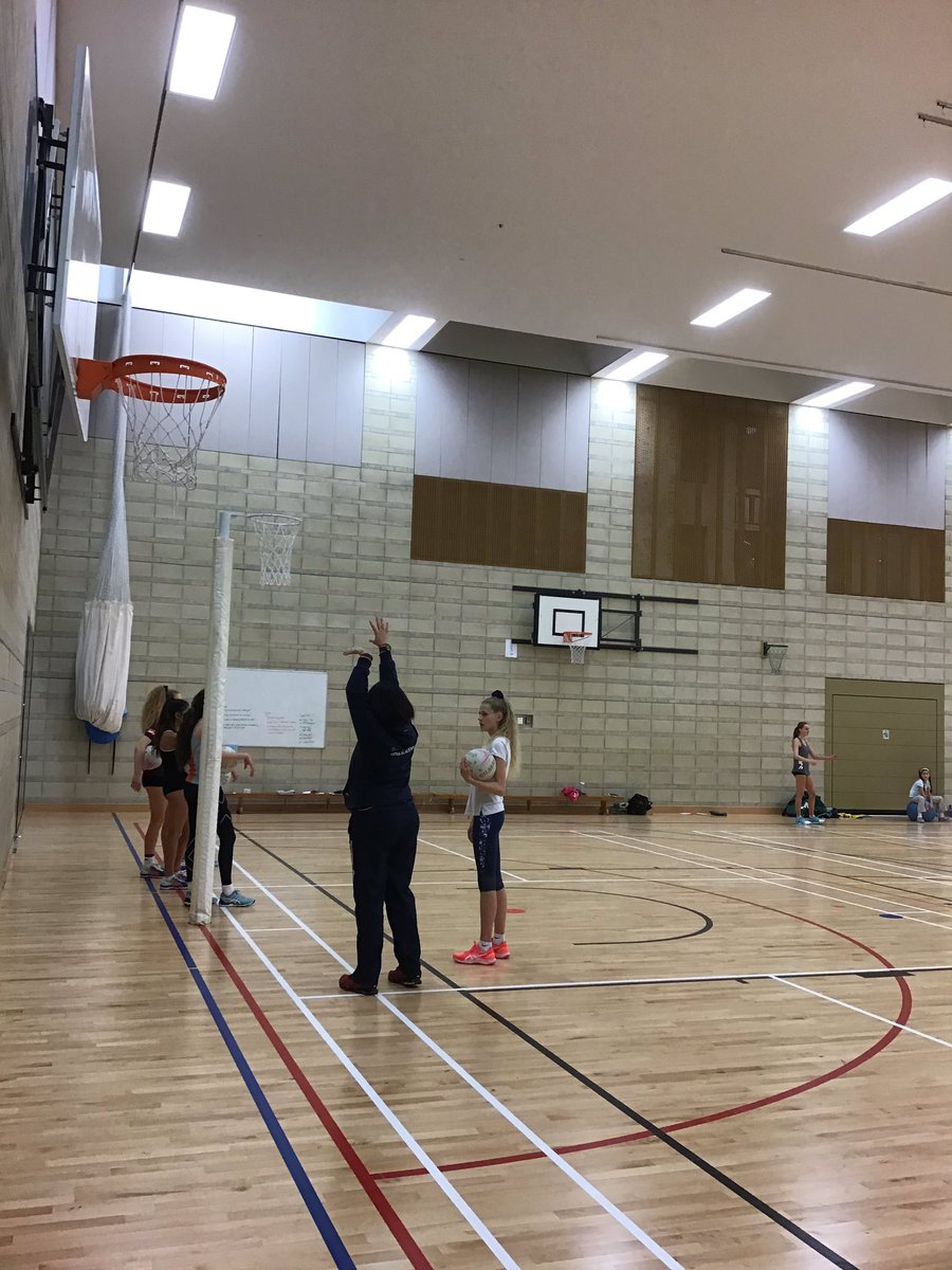 KSWNetball's tweet image. @KingsWorcester @SevernStarsPP NOVA was in full swing tonight, with a visit from @SevernStars Head Coach @MelissaCoachBsr #StarsFamily @niajones92 you would have liked this evenings session 👊🏽⭐️🔥💪🏽 #takingonthedefender #knockknock #whodareswins #TimetoShine
