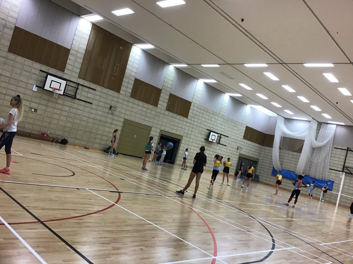 KSWNetball's tweet image. @KingsWorcester @SevernStarsPP NOVA was in full swing tonight, with a visit from @SevernStars Head Coach @MelissaCoachBsr #StarsFamily @niajones92 you would have liked this evenings session 👊🏽⭐️🔥💪🏽 #takingonthedefender #knockknock #whodareswins #TimetoShine