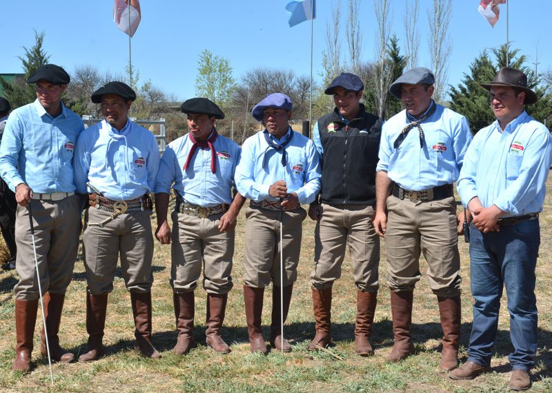 📷 Compartimos fotos de nuestro Remate 2019 en Cabaña Curaco 🐂 Podés ver la galería general en Facebook 
👉 facebook.com/grupocuraco/ph…

#GrupoCuraco #Remate #Ring #AberdeenAngus #LaPampa #Genetica #Ganaderia