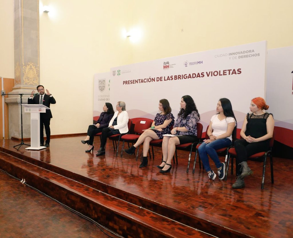 vromog's tweet photo. Hoy presentamos las #BrigadasVioletas para promover la vida libre de violencia, acompañados de @GabrielaRodr108 de @SeMujeresCDMX la Diputada @RocioVillarauz, Adriána Barrales de Red de Mujeres Indígenas y Margara Cervantes de Narradoras Urbanas
#MHelCorazónDeLaCapital https://t.co/WzhXVsGfdF