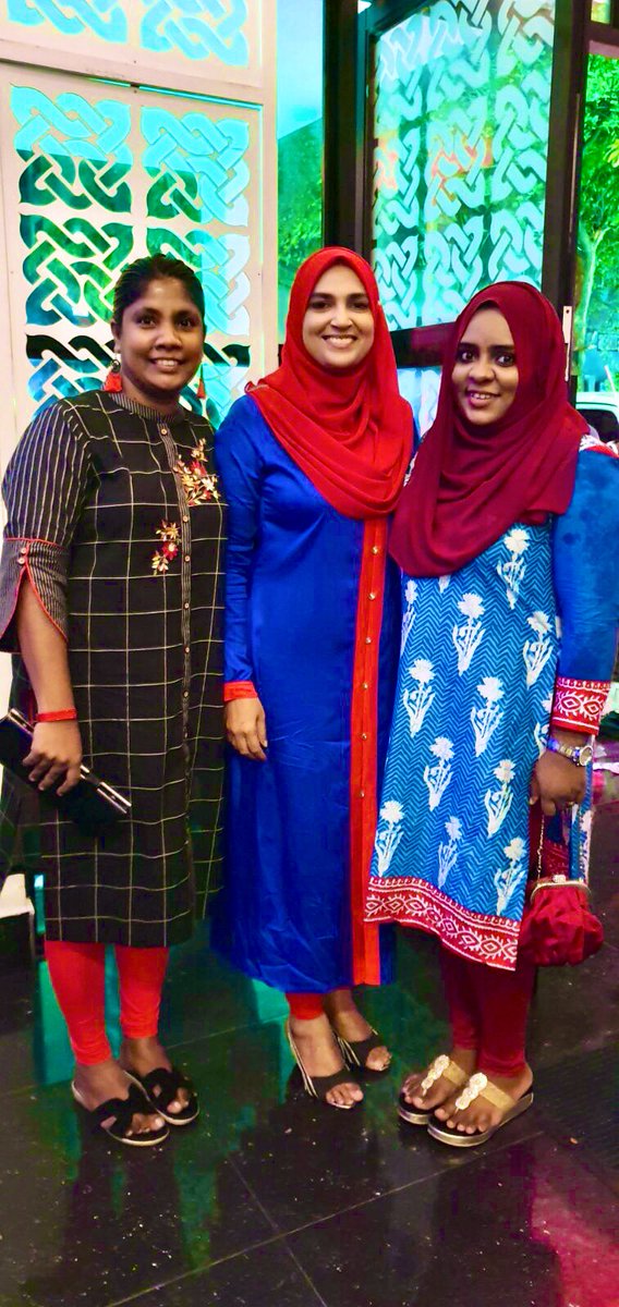 Sobira5081's tweet photo. And My Lovable Teachers You never let me Feel Like a Stranger though we meet 'by a hair' now, the gestures of trying to make my Burugaa Flawless & the makeup stunts are truly Lovable. And the Warm Caring Hugs, I never would want to Trade those for anything else.♥️
#12Oct19 https://t.co/8zxJ4p98FR