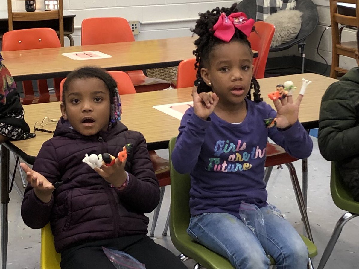 JenniferFreric8's tweet photo. Tying in reading comprehension with music in Kindergarten today. Singing and reading “Big Pumpkin” by Erica Silverman. We had a blast! https://t.co/1MWPeVeZFV