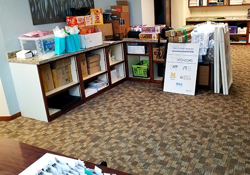 MIFamilyDocs's tweet photo. 3-day countdown to the MI Future of Family Medicine Conference ... copies are being made, boxes are being packed, name tags are being printed. We're excited to connect with 110+ medical students interested in exploring the specialty of family medicine. #MiFFM #FamilyMedicineRocks https://t.co/NX6SRiVyon