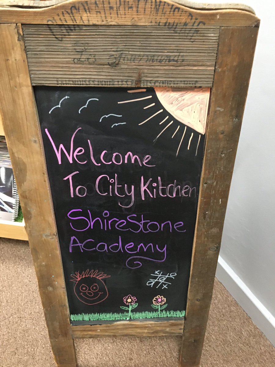 Holleran41Zita's tweet photo. Today @LoveCityserve we welcomed @ShirestoneAcad for fun food and healthy eating 🥒🥦🍇🍉🥕 https://t.co/yCeDECTZiG