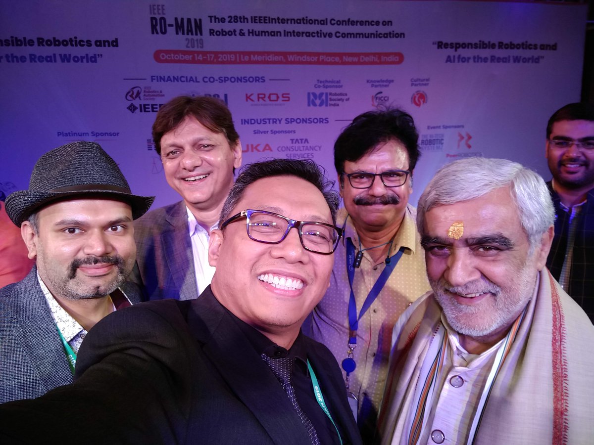 DrJohnCabibihan's tweet photo. The Honorable Minister of State for Health and Family Welfare, Mr Ashwini Kumar Choubey, stayed with us for more 2 hours @roman19ieee and mingled with the delegates. He's ok too with group selfies 😀 #roman2019  #roman19delhi https://t.co/h8B030ipRB