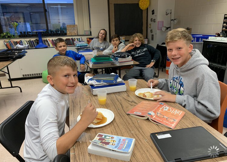 msmelindacooper's tweet photo. Had the BEST morning serving a 🥞 & 🥓 breakfast to this fine Advisory Group @CMColts for winning the September #baconchallenge https://t.co/PCyHt93Uvt