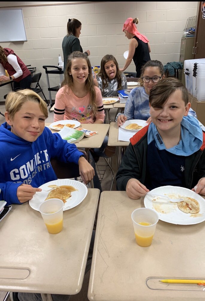 msmelindacooper's tweet photo. Had the BEST morning serving a 🥞 & 🥓 breakfast to this fine Advisory Group @CMColts for winning the September #baconchallenge https://t.co/PCyHt93Uvt