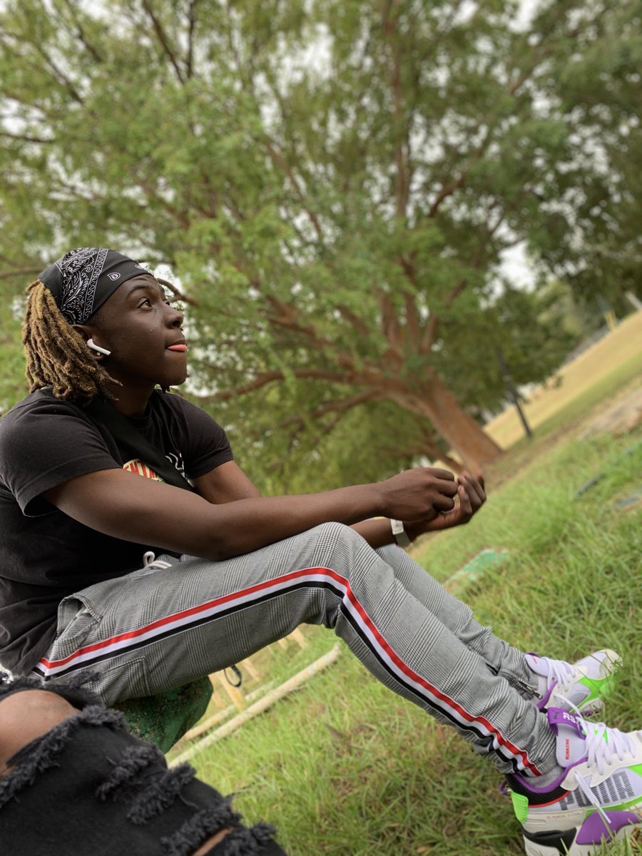 ynwperk's tweet photo. Ya. I’m looking at you��😂. #regularwednesday https://t.co/n6zDXcR6Ag