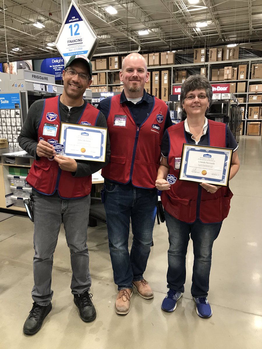 Rick623lowes's tweet photo. Todd giving out two Presidents awards to our Appliance specialists today! Great job Yolanda and Jahel https://t.co/pmqePl0ZwV