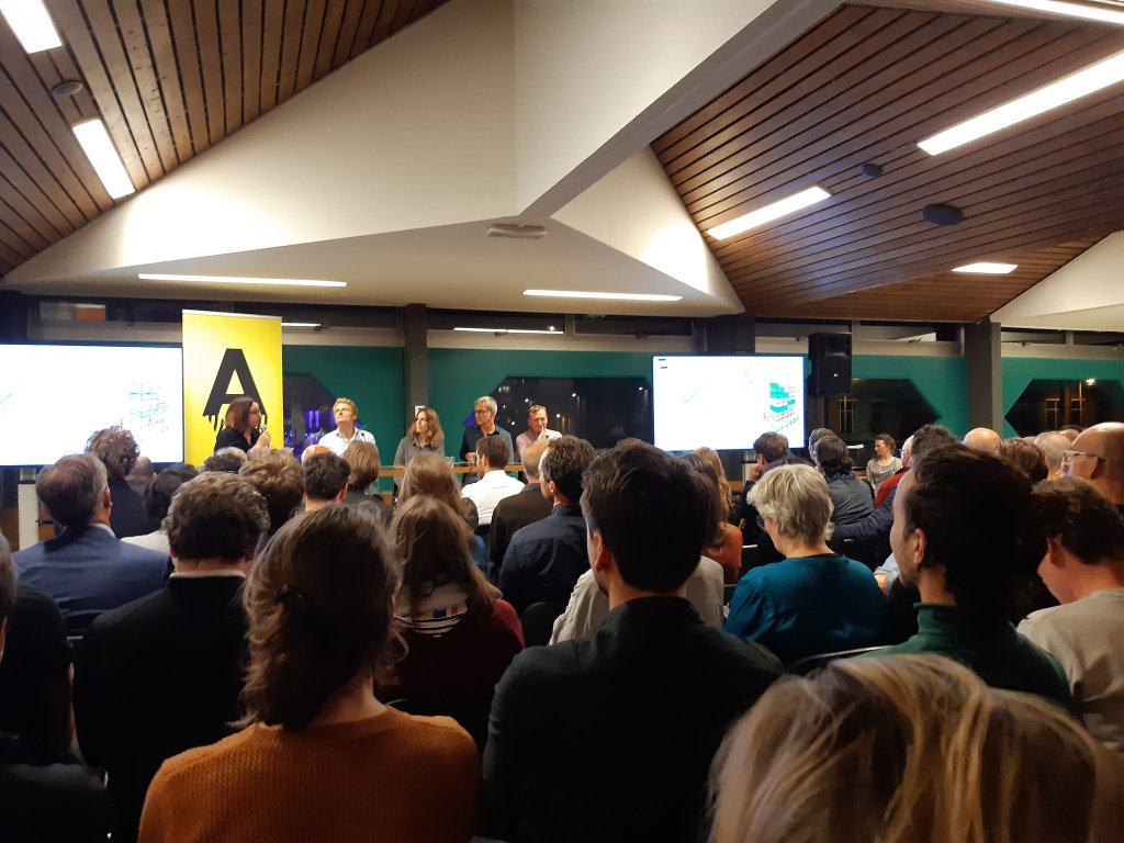 Xoomlab's tweet photo. XOOMlab in debat https://t.co/l8vaSjYmtd https://t.co/dZocFS8qT1