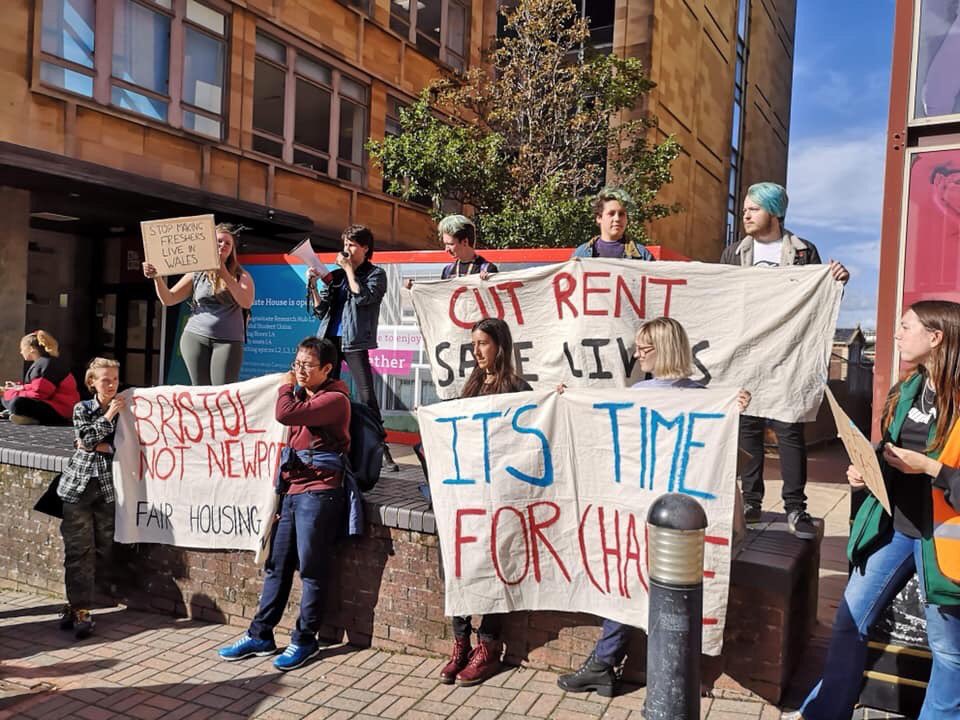Big demo in Bristol organised by <a href="/CuttherentUoB/">Bristol, Cut the Rent</a> to coincide with our day of action! 

Protesting the university forcing 200+ freshers to live in Newport due to oversubscription of halls - disgraceful 😤 😤