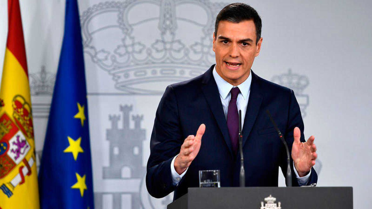 AlbertViolant's tweet photo. Sr. Sanchez. Qué es, desear, en el Telediario, que los policias que golpean a los manifestantes de Barcelona, se mejoren, y darles las gracias por su impecable trabajo? Qué es Eso?, Sr. Sánchez. Eso es violencia. @La1_tve @telediario_tve @desdelamoncloa @pedrosanchez https://t.co/sp3SUJbiR1