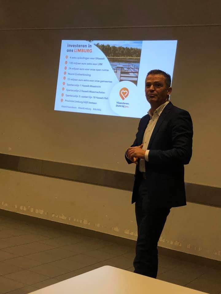 cdenvhasselt's tweet photo. Boeiende toelichtingen op ons bestuur: #Vlaams #regeerakkoord door @LodeCeyssens en de nieuwe rol van het #provinciebestuur door Gedeputeerde @TomVandeput https://t.co/dRuy6MnNaC