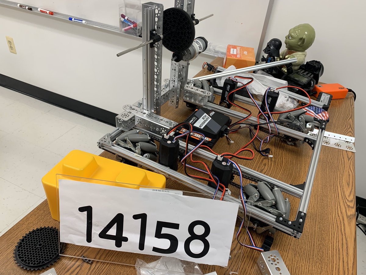 robotics_wms's tweet image. Our robot is starting to take shape. Team #14158
