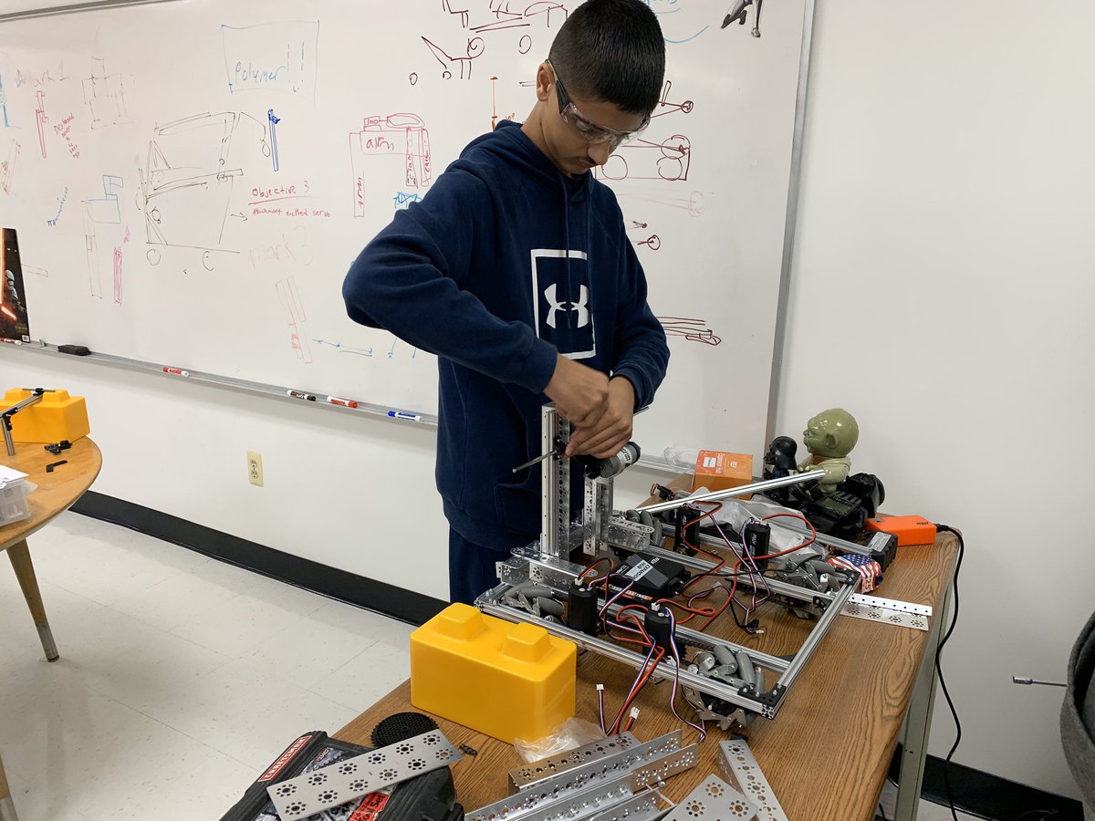robotics_wms's tweet image. Our robot is starting to take shape. Team #14158