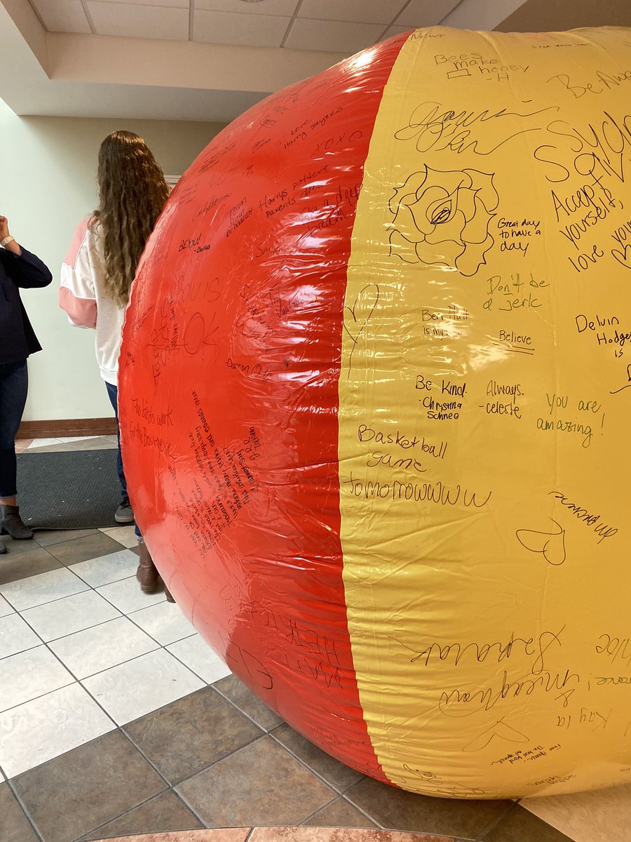 EtownCR's tweet photo. Our free speech ball was a HUGE success today! Special thanks to the students who got involved! https://t.co/BLNjGgvtwZ