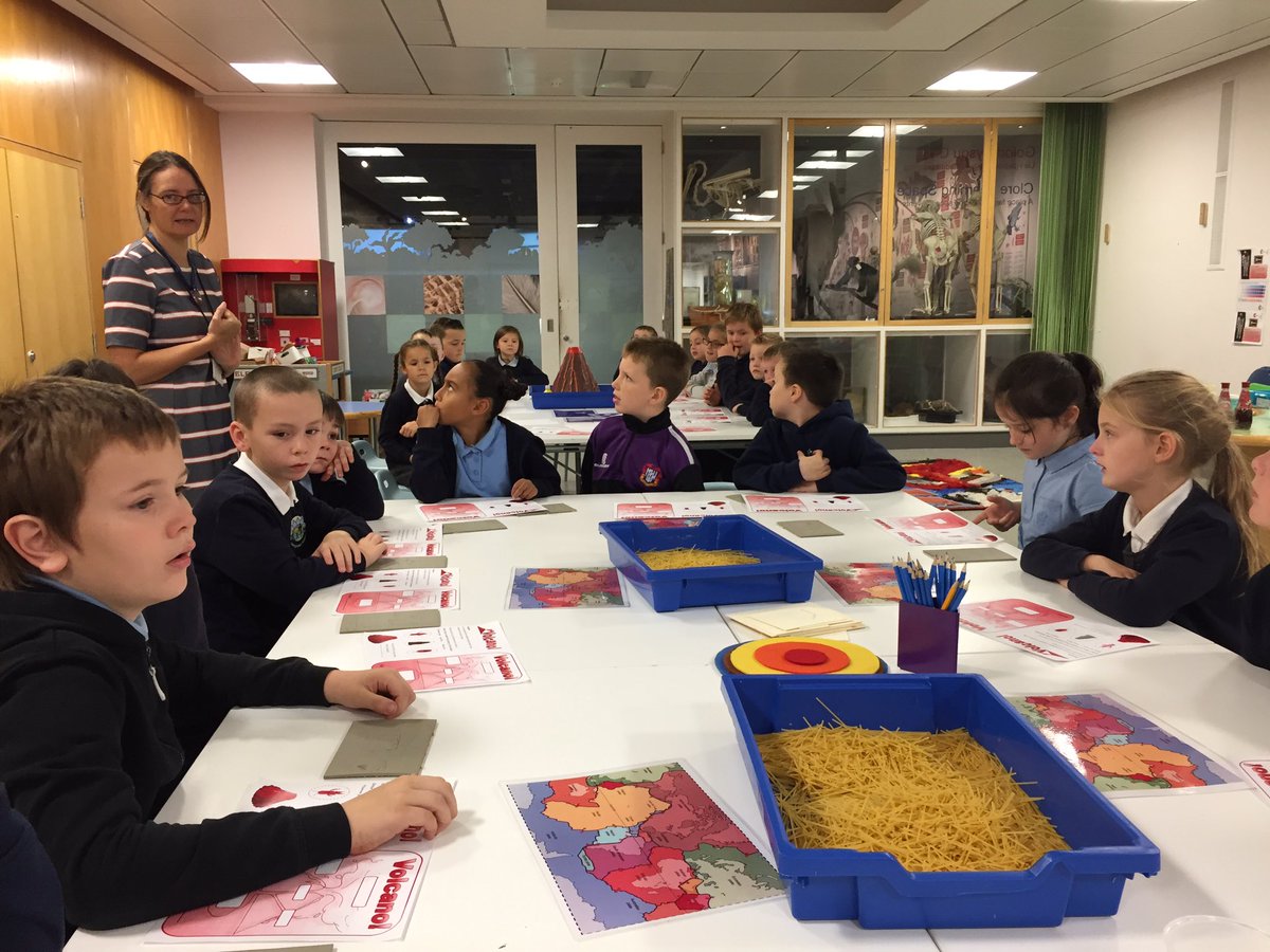 Pengeulanpri's tweet photo. A great trip to Cardiff museum today for Owls and Hawks #volcanos #greatbehaviour #engaged https://t.co/WfIqDUifEo