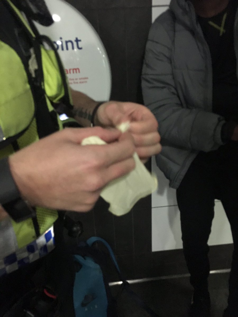 ShareefaEnergy's tweet photo. Managed to get police to de-arrest him. 40 mins cause he didn’t tap his card out the station but had tapped in. Ridiculous. Police need to stop unnecessarily arresting Black boys, was no need for 3 officers to man handle him. This finished with an officer asking me to train them https://t.co/GsGOVr8Ktd