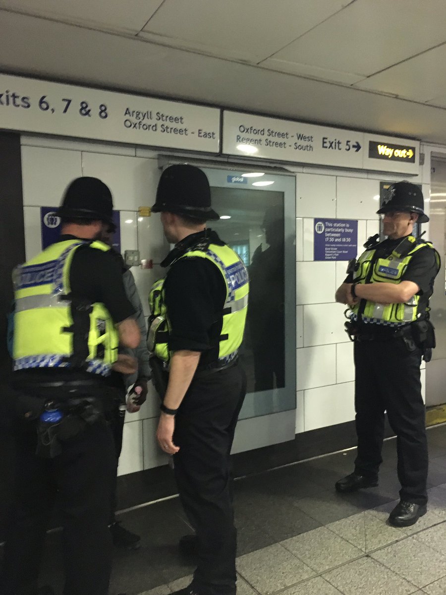 ShareefaEnergy's tweet photo. Managed to get police to de-arrest him. 40 mins cause he didn’t tap his card out the station but had tapped in. Ridiculous. Police need to stop unnecessarily arresting Black boys, was no need for 3 officers to man handle him. This finished with an officer asking me to train them https://t.co/GsGOVr8Ktd