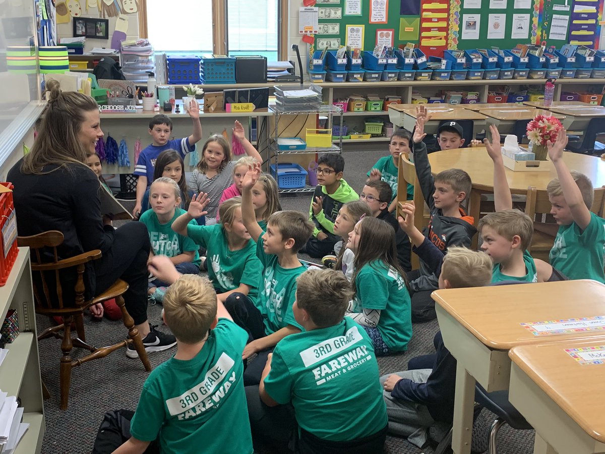 MadisonElemPCSD's tweet photo. It was a great day for reading at Madison! Our students enjoyed listening to their teachers from last year read to them! https://t.co/ScqDssux5q