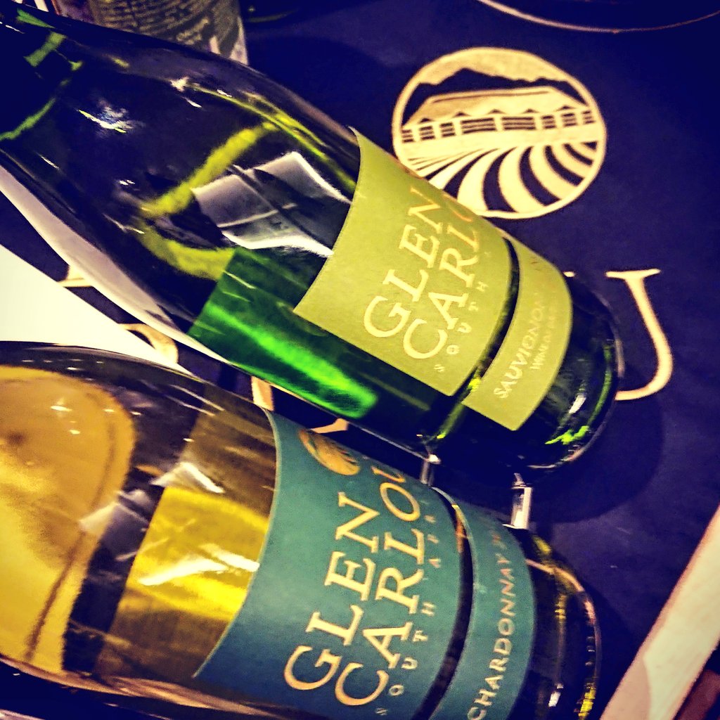 Green with envy at how well these @glencarlou beauties are performing!

Thank you @pieterwinefundi for allowing me to bug you for a bit tonight.

#awardwinningwines #glenCarlou #sauvignonblanc #chardonnay #woodedchardonnay #sommeliersselection #winetasting #vinophile #jozifoodie