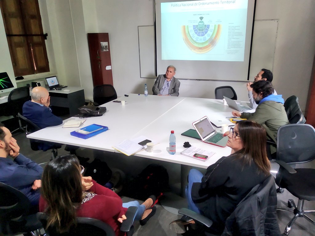 arieIIopez's tweet photo. Hoy en @DoctoradoTes Guillermo Espinoza expone sobre la Política Nacional de Ordenamiento Territorial #PNOT y los Planes Regionales de Ordenamiento Territorial #PROT https://t.co/7JJ90Q8mPz