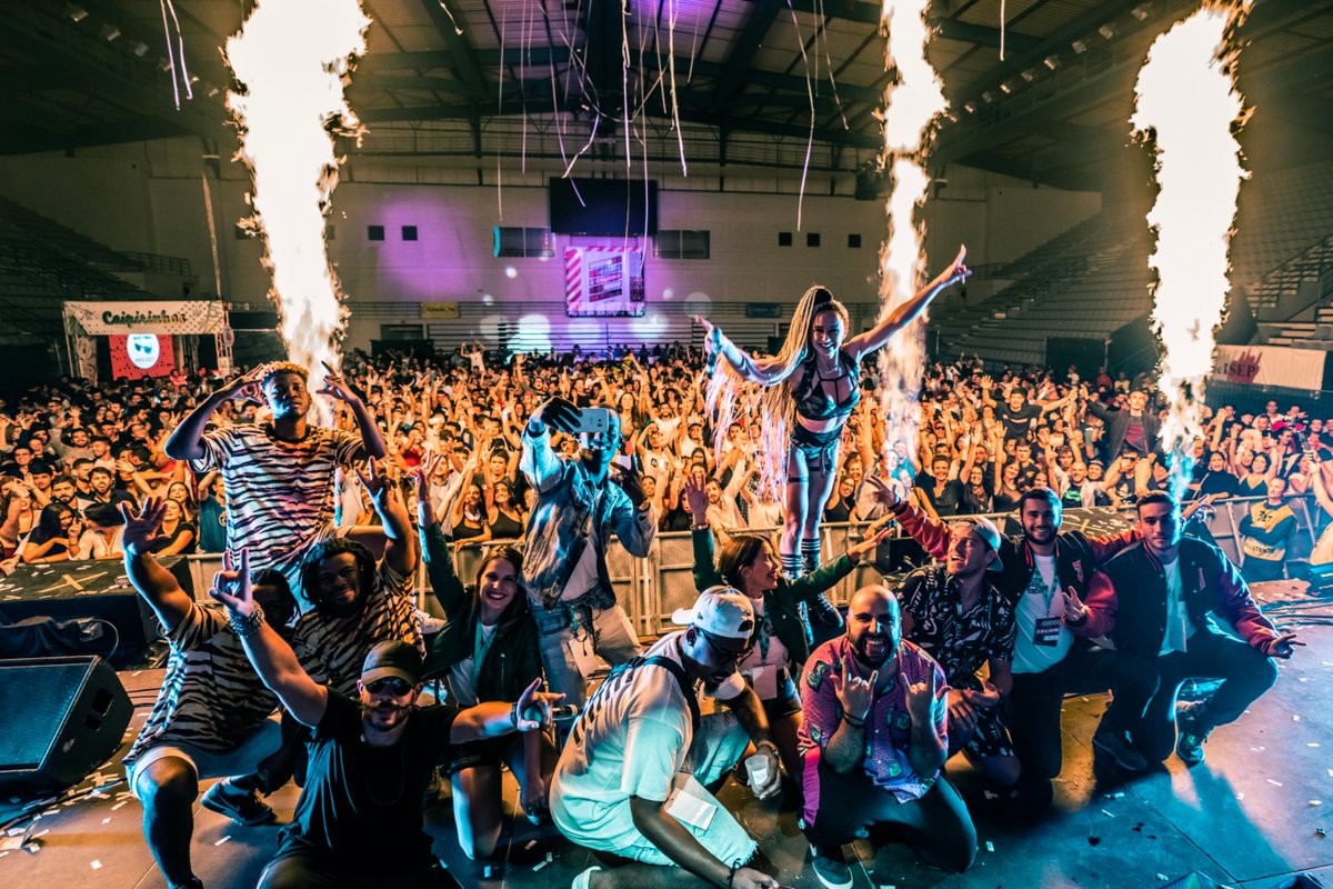 O público Nortenho recebeu-nos desta forma na Receção ao Caloiro do ISEP. Um regresso aguardado ao Porto, com recinto esgotado. Tour 2019/20 here we go! 

Também podemos ir à tua cidade. Comunica aos promotores locais!