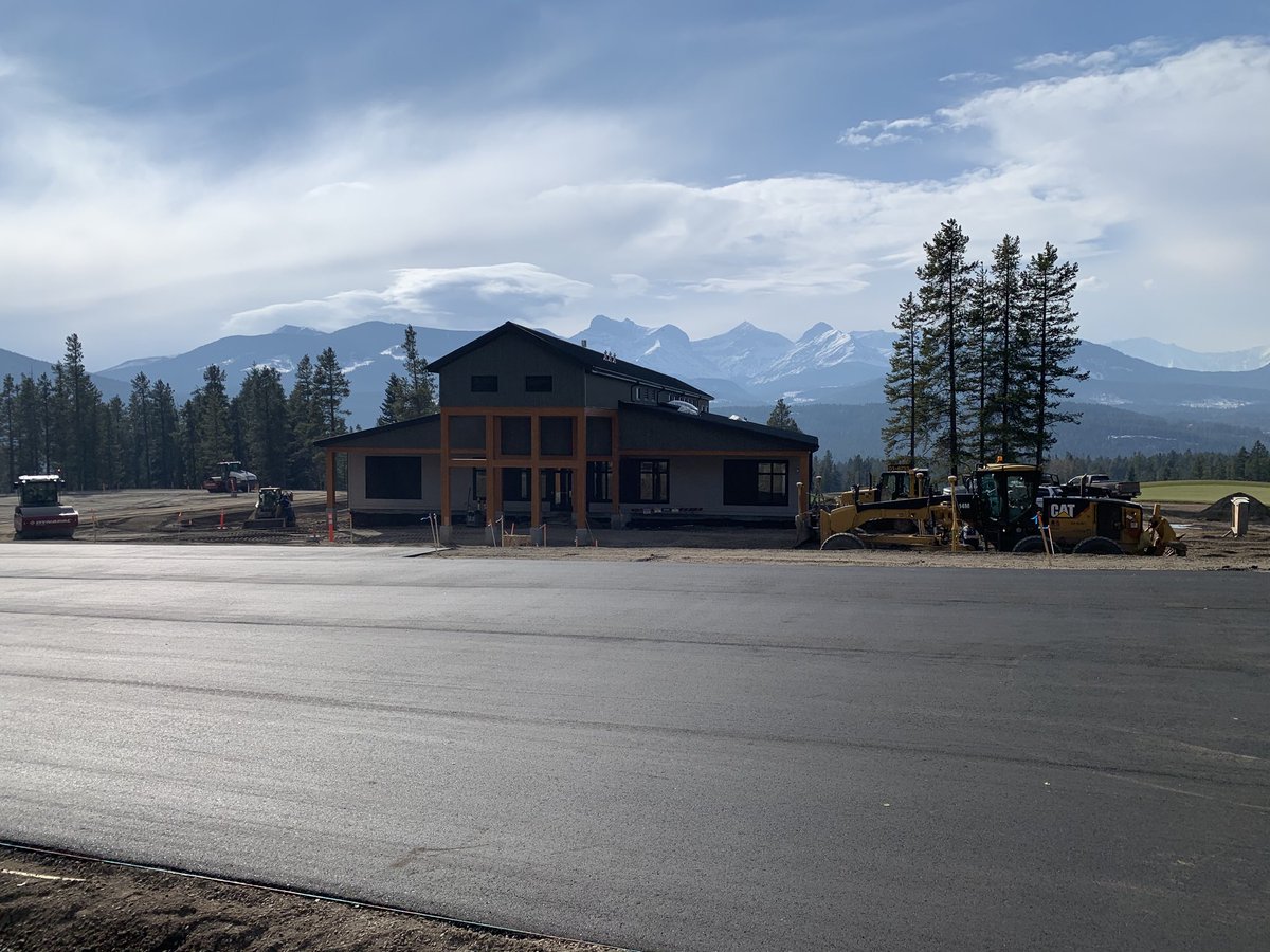 WarenGietz's tweet photo. Paving Clubhouse Parking lot today! https://t.co/7mTDR4SqX2