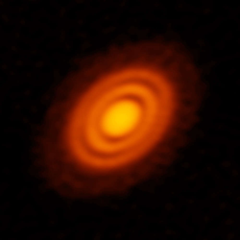 TheNRAO's tweet photo. Lead author Richard Teague from @michiganastro and team used new high-resolution #ALMA data from #DSHARP to study the gas’s velocity in detail.
📷Protoplanetary disk surrounding the young star HD 163296 as seen in dust. ALMA (ESO/NAOJ/NRAO); A. Isella; B. Saxton (NRAO/AUI/NSF) https://t.co/1z1K9zZ3Pq