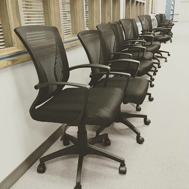 ac_lib's tweet image. Did someone say “new chairs, please”? Thanks to @ac_assembly for helping to make this happen, and to the hard working Physical Plant staff for assembling and transporting this first batch over today! #roonation #austincollege #ac_library #librariesofinst… ift.tt/2MkcYrU