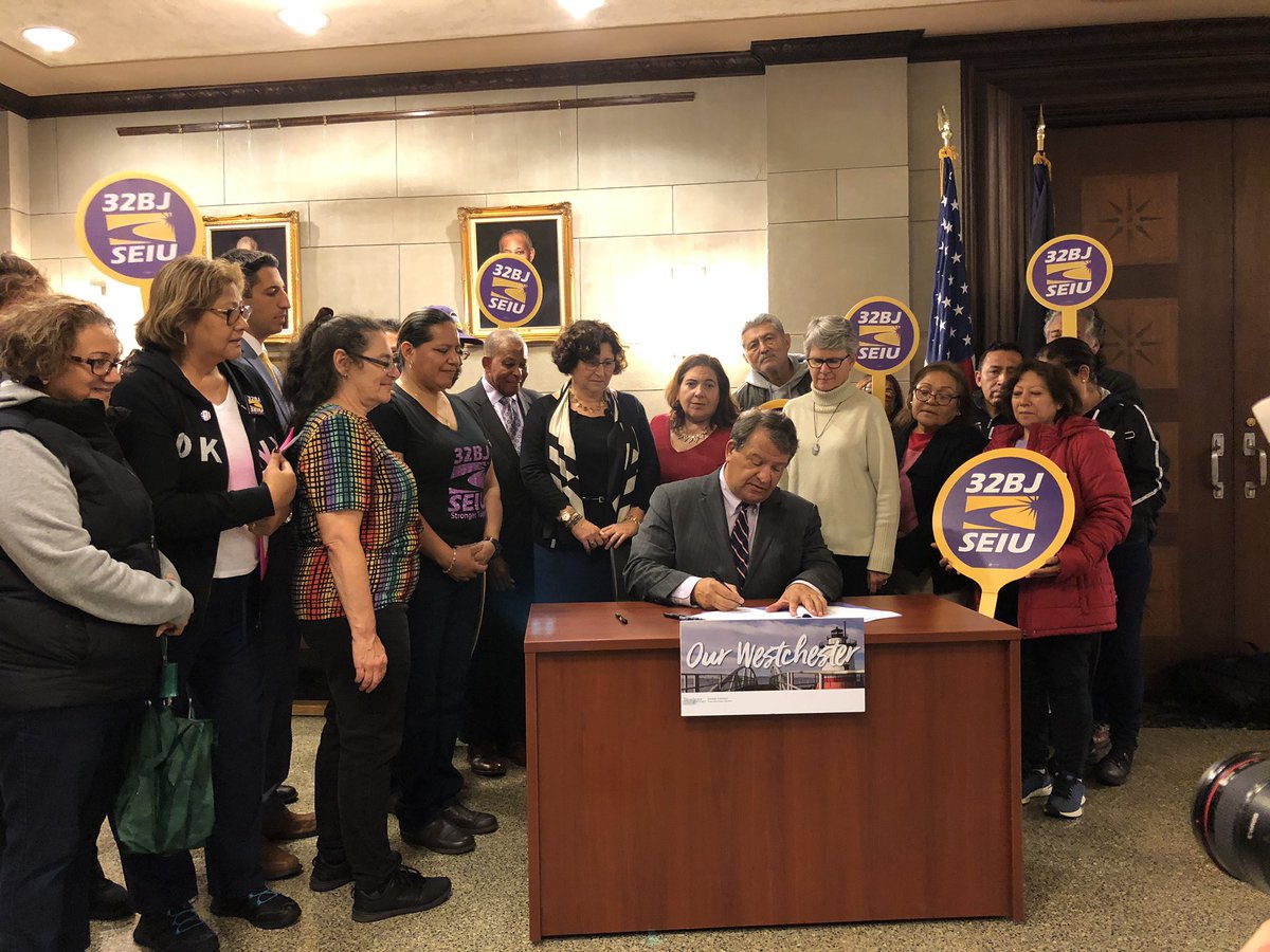 32BJSEIU's tweet image. Great day for Westchester workers! Important protections added to #displacedworkers act and signed into law today. Thanks to County Exec George Latimer, County Leg Ben Boykin, @kitleycovill @CatherineBorgi1 @davidjtubiolo for their leadership. Si se pudo!