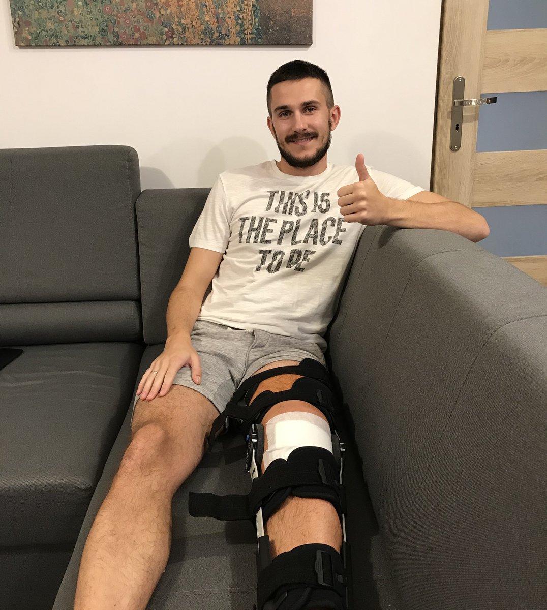 michaljonczyk's tweet photo. Po 5 latach od ostatniego zerwania więzadeł krzyżowych jako piłkarz, zdecydowałem się na ponowną, czwartą już operację.
Jaki wniosek?
Zdecydowanie za późno o 5 lat.

Wielkie podziękowania dla dwóch świetnych ludzi - Marcin Domzalski i Radoslaw Grabowski 🔝👍
Dziękuję Panowie 🙏 https://t.co/eyL2qNIVop