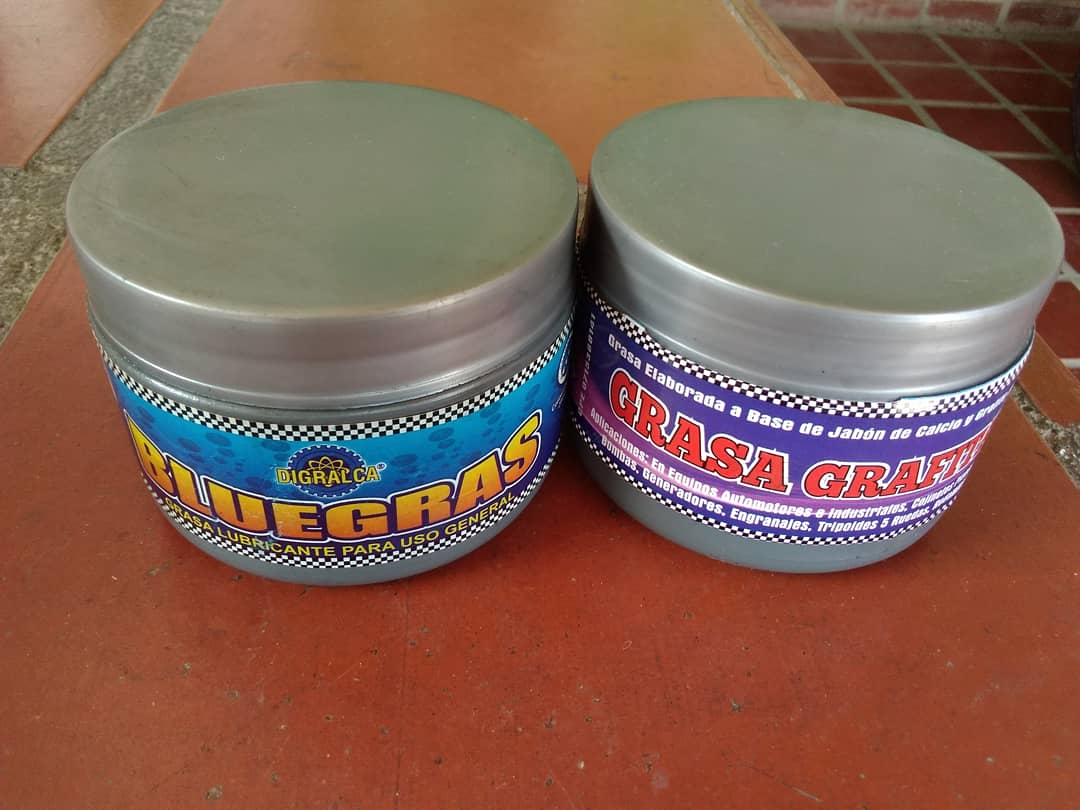 GhGomas's tweet image. Grasa Azúl multiuso. Y gravitada. Al mayos las q requieran. Pedidos 04245136262